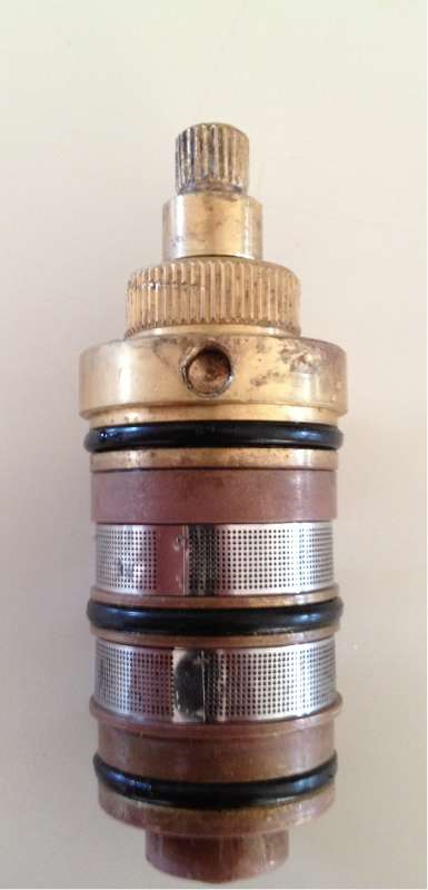 BAU.DE / BAU-Forum: 1. Bild zu Frage "Suche Kartusche / Patrone f&uuml;r Duschpaneel" im BAU-Forum "Sanit&auml;r, Bad, Dusche, WC"