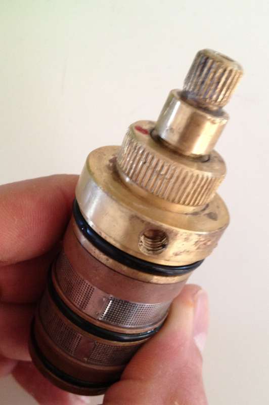 BAU.DE / BAU-Forum: 2. Bild zu Frage "Suche Kartusche / Patrone f&uuml;r Duschpaneel" im BAU-Forum "Sanit&auml;r, Bad, Dusche, WC"