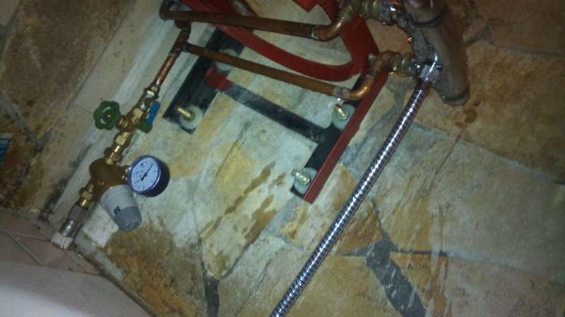 BAU.DE / BAU-Forum: 1. Bild zu Frage "Neuer 80 l Elektr. Boiler+Armatur: erst kommt Wasser zu hei&szlig;, dann sehr schnell kalt" im BAU-Forum "Sanit&auml;r, Bad, Dusche, WC"