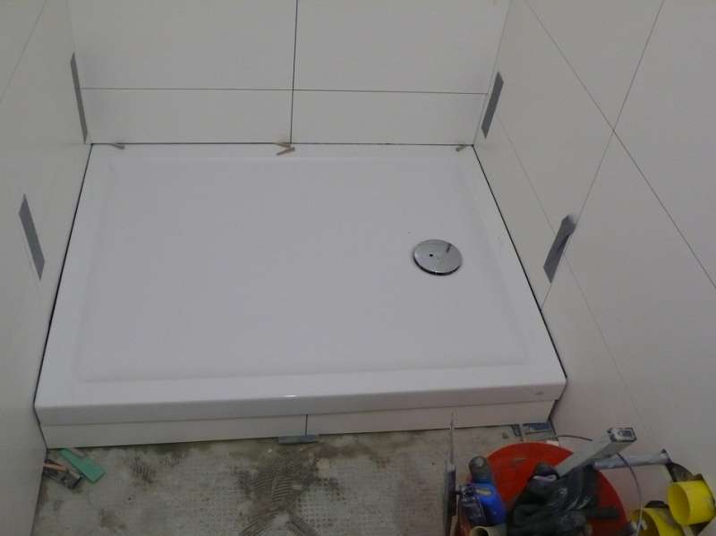 BAU.DE / BAU-Forum: 1. Bild zu Frage "Detail Anschluss Duschwanne/Fliesen" im BAU-Forum "Sanit&auml;r, Bad, Dusche, WC"