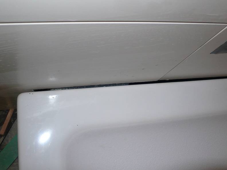 BAU.DE / BAU-Forum: 3. Bild zu Frage "Detail Anschluss Duschwanne/Fliesen" im BAU-Forum "Sanit&auml;r, Bad, Dusche, WC"