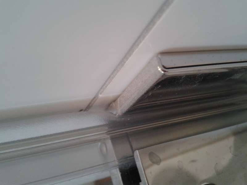 BAU.DE / BAU-Forum: 1. Bild zu Frage "duschglast&uuml;r wasserdurchl&auml;ssig an den scharnieren" im BAU-Forum "Sanit&auml;r, Bad, Dusche, WC"