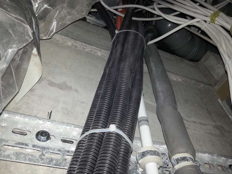 BAU.DE / BAU-Forum: 1. Bild zu Frage "falsche Leitung isoliert, und nun?!" im BAU-Forum "Sanit&auml;r, Bad, Dusche, WC"