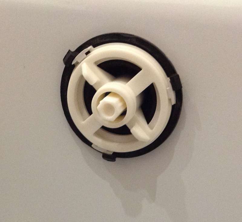 BAU.DE / BAU-Forum: 1. Bild zu Frage "Badewannen Überlaufgarnitur Abdeckung: Typen, Montage & Kosten im Vergleich?" im BAU-Forum "Sanitär, Bad, Dusche, WC" BAU.DE / BAU-Forum: 1. Bild zu Frage "Badewannen Überlaufgarnitur Abdeckung: Typen, Montage & Kosten im Vergleich?" im BAU-Forum "Sanitär, Bad, Dusche, WC"