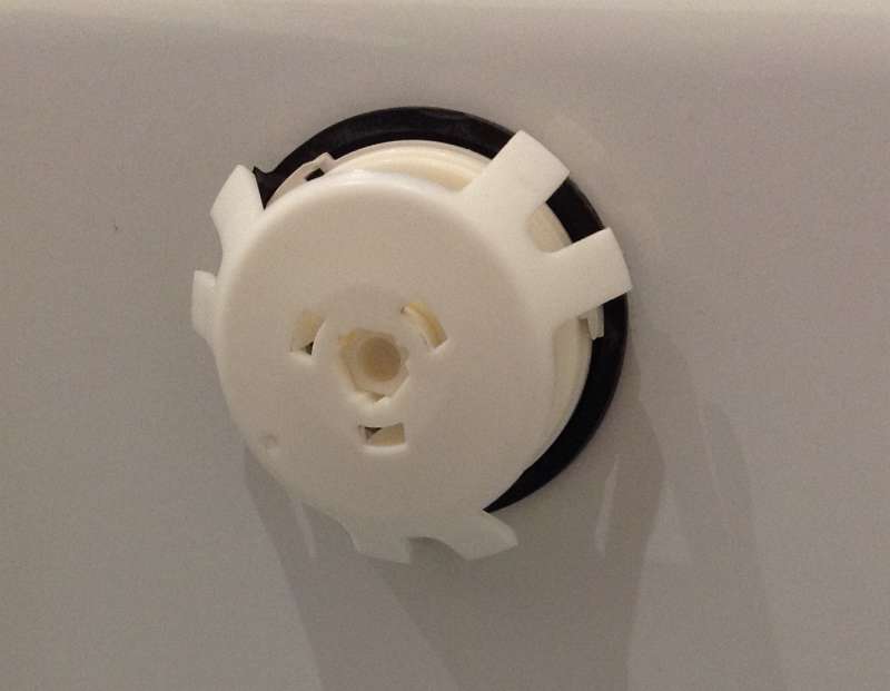 BAU.DE / BAU-Forum: 2. Bild zu Frage "Badewannen Überlaufgarnitur Abdeckung: Typen, Montage & Kosten im Vergleich?" im BAU-Forum "Sanitär, Bad, Dusche, WC" BAU.DE / BAU-Forum: 2. Bild zu Frage "Badewannen Überlaufgarnitur Abdeckung: Typen, Montage & Kosten im Vergleich?" im BAU-Forum "Sanitär, Bad, Dusche, WC"