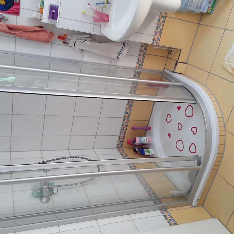 BAU.DE / BAU-Forum: 1. Bild zu Frage "Dichtung Duschkabine &nbsp;-&nbsp; Duschtasse" im BAU-Forum "Sanit&auml;r, Bad, Dusche, WC"