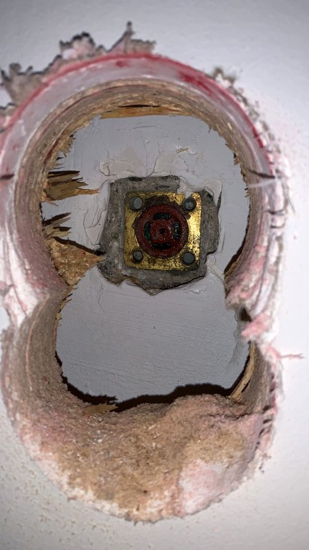 BAU.DE / BAU-Forum: 1. Bild zu Frage "Alter Anschluss Wasserzähler (Baujahr 68) veschließen" im BAU-Forum "Sanitär, Bad, Dusche, WC" BAU.DE / BAU-Forum: 1. Bild zu Frage "Alter Anschluss Wasserzähler (Baujahr 68) veschließen" im BAU-Forum "Sanitär, Bad, Dusche, WC"