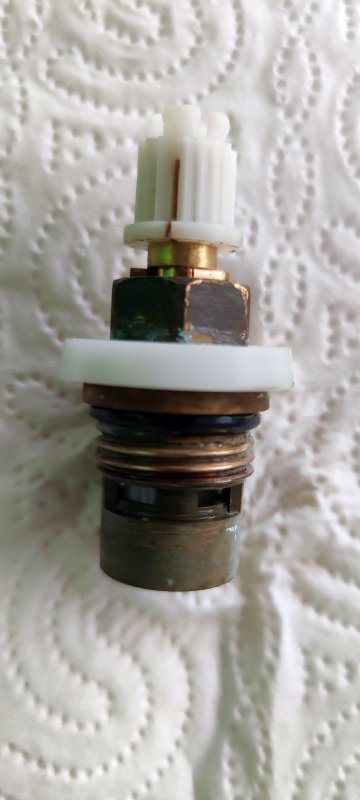 BAU.DE / BAU-Forum: 2. Bild zu Frage "Was ist das für eine Armatur / Absperrventil / Dichtung?" im BAU-Forum "Sanitär, Bad, Dusche, WC" BAU.DE / BAU-Forum: 2. Bild zu Frage "Was ist das für eine Armatur / Absperrventil / Dichtung?" im BAU-Forum "Sanitär, Bad, Dusche, WC"