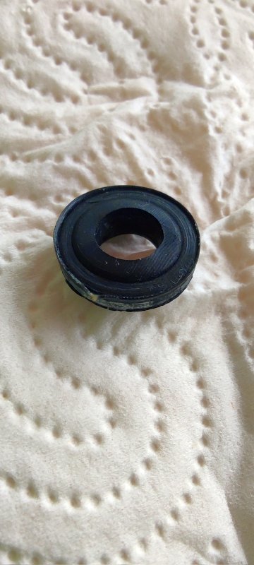 BAU.DE / BAU-Forum: 3. Bild zu Frage "Was ist das für eine Armatur / Absperrventil / Dichtung?" im BAU-Forum "Sanitär, Bad, Dusche, WC" BAU.DE / BAU-Forum: 3. Bild zu Frage "Was ist das für eine Armatur / Absperrventil / Dichtung?" im BAU-Forum "Sanitär, Bad, Dusche, WC"