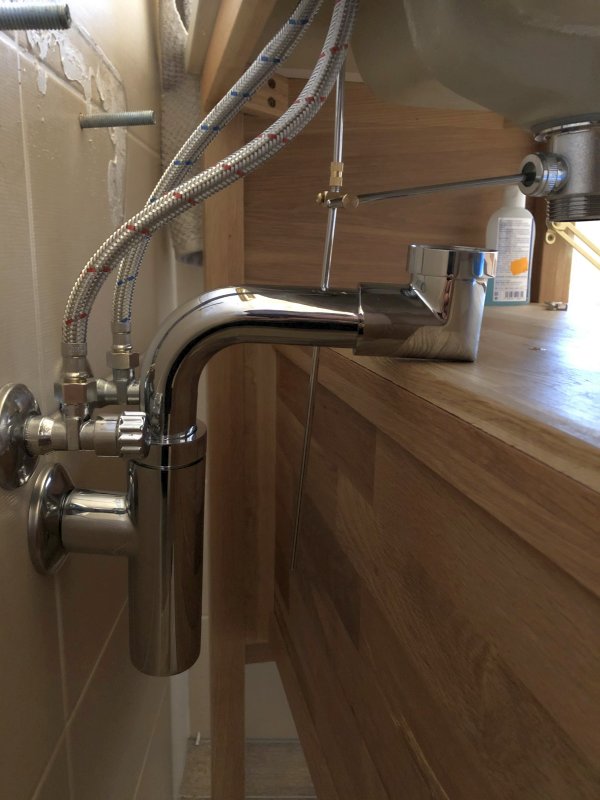 BAU.DE / BAU-Forum: 1. Bild zu Frage "Lauter Wasserabfluss nach neuem Siphon" im BAU-Forum "Sanitär, Bad, Dusche, WC" BAU.DE / BAU-Forum: 1. Bild zu Frage "Lauter Wasserabfluss nach neuem Siphon" im BAU-Forum "Sanitär, Bad, Dusche, WC"