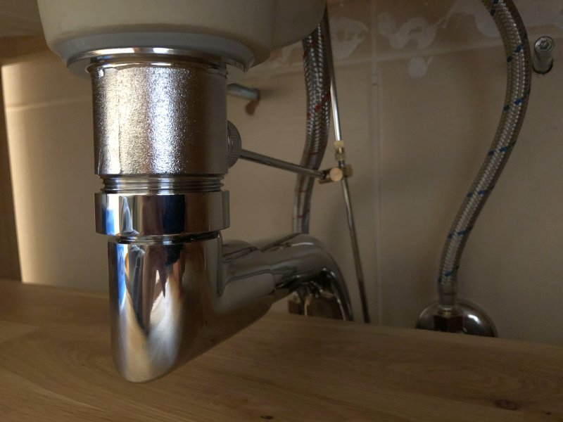 BAU.DE / BAU-Forum: 2. Bild zu Frage "Lauter Wasserabfluss nach neuem Siphon" im BAU-Forum "Sanitär, Bad, Dusche, WC" BAU.DE / BAU-Forum: 2. Bild zu Frage "Lauter Wasserabfluss nach neuem Siphon" im BAU-Forum "Sanitär, Bad, Dusche, WC"