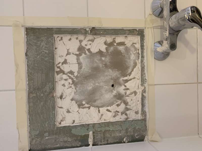 BAU.DE / BAU-Forum: 1. Bild zu Frage "Wandabdichtung Dusche hinter Fliesen - Reparatur?" im BAU-Forum "Sanitär, Bad, Dusche, WC" BAU.DE / BAU-Forum: 1. Bild zu Frage "Wandabdichtung Dusche hinter Fliesen - Reparatur?" im BAU-Forum "Sanitär, Bad, Dusche, WC"