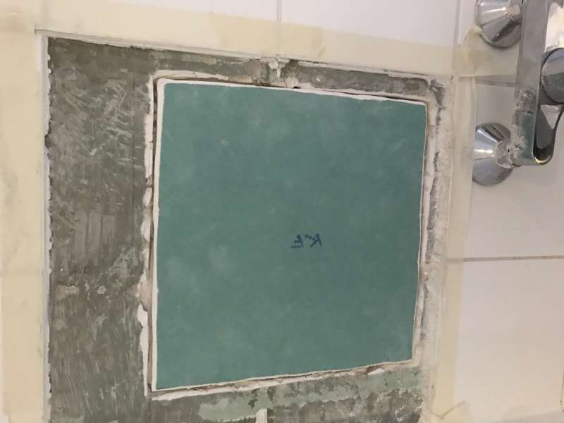 BAU.DE / BAU-Forum: 2. Bild zu Frage "Wandabdichtung Dusche hinter Fliesen - Reparatur?" im BAU-Forum "Sanitär, Bad, Dusche, WC" BAU.DE / BAU-Forum: 2. Bild zu Frage "Wandabdichtung Dusche hinter Fliesen - Reparatur?" im BAU-Forum "Sanitär, Bad, Dusche, WC"