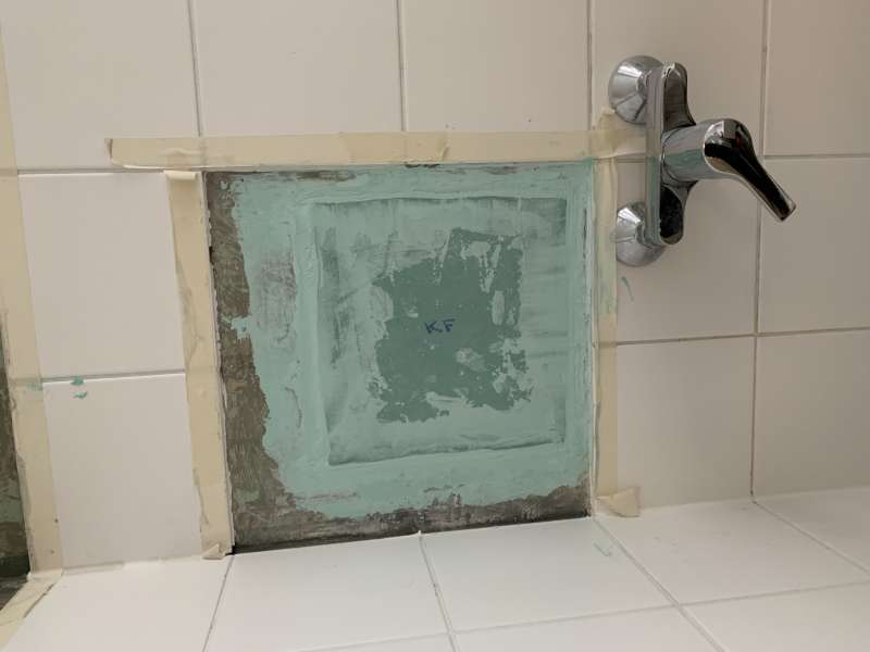 BAU.DE / BAU-Forum: 3. Bild zu Frage "Wandabdichtung Dusche hinter Fliesen - Reparatur?" im BAU-Forum "Sanitär, Bad, Dusche, WC" BAU.DE / BAU-Forum: 3. Bild zu Frage "Wandabdichtung Dusche hinter Fliesen - Reparatur?" im BAU-Forum "Sanitär, Bad, Dusche, WC"