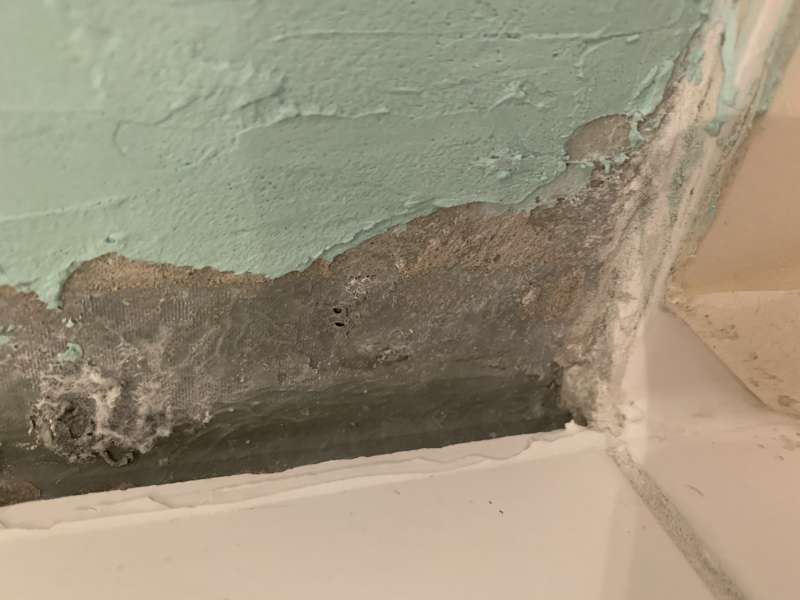 BAU.DE / BAU-Forum: 1. Bild zu Antwort "Baujahr" auf die Frage "Wandabdichtung Dusche reparieren: Anleitung, Kosten & Risiken bei Trockenbauwand?" im BAU-Forum "Sanitär, Bad, Dusche, WC" BAU.DE / BAU-Forum: 1. Bild zu Antwort "Baujahr" auf die Frage "Wandabdichtung Dusche reparieren: Anleitung, Kosten & Risiken bei Trockenbauwand?" im BAU-Forum "Sanitär, Bad, Dusche, WC"