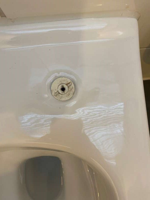 BAU.DE / BAU-Forum: 2. Bild zu Frage "spezielle WC-Sitz Befestigung gesucht, bin verzweifelt" im BAU-Forum "Sanitär, Bad, Dusche, WC" BAU.DE / BAU-Forum: 2. Bild zu Frage "spezielle WC-Sitz Befestigung gesucht, bin verzweifelt" im BAU-Forum "Sanitär, Bad, Dusche, WC"