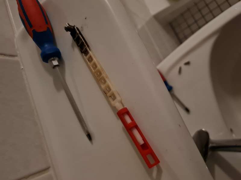 BAU.DE / BAU-Forum: 2. Bild zu Antwort "Stift ausgehängt" auf die Frage "Toilettenspülung rinnselt: Ursachen für schwachen Druck & Lösungen für Unterputz-Spülkästen?" im BAU-Forum "Sanitär, Bad, Dusche, WC" BAU.DE / BAU-Forum: 2. Bild zu Antwort "Stift ausgehängt" auf die Frage "Toilettenspülung rinnselt: Ursachen für schwachen Druck & Lösungen für Unterputz-Spülkästen?" im BAU-Forum "Sanitär, Bad, Dusche, WC"