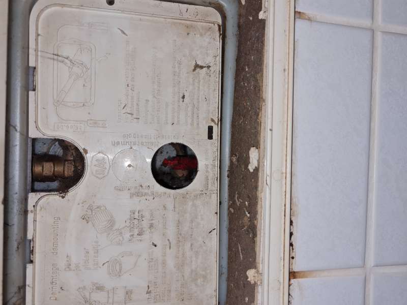 BAU.DE / BAU-Forum: 1. Bild zu Antwort "Hinter der Abdeckung" auf die Frage "Toilettenspülung rinnselt: Ursachen für schwachen Druck & Lösungen für Unterputz-Spülkästen?" im BAU-Forum "Sanitär, Bad, Dusche, WC" BAU.DE / BAU-Forum: 1. Bild zu Antwort "Hinter der Abdeckung" auf die Frage "Toilettenspülung rinnselt: Ursachen für schwachen Druck & Lösungen für Unterputz-Spülkästen?" im BAU-Forum "Sanitär, Bad, Dusche, WC"