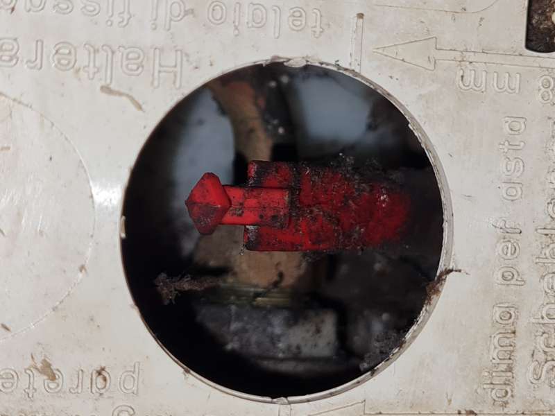 BAU.DE / BAU-Forum: 2. Bild zu Antwort "Hinter der Abdeckung" auf die Frage "Toilettenspülung rinnselt: Ursachen für schwachen Druck & Lösungen für Unterputz-Spülkästen?" im BAU-Forum "Sanitär, Bad, Dusche, WC" BAU.DE / BAU-Forum: 2. Bild zu Antwort "Hinter der Abdeckung" auf die Frage "Toilettenspülung rinnselt: Ursachen für schwachen Druck & Lösungen für Unterputz-Spülkästen?" im BAU-Forum "Sanitär, Bad, Dusche, WC"