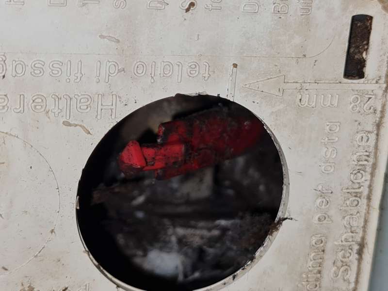 BAU.DE / BAU-Forum: 3. Bild zu Antwort "Hinter der Abdeckung" auf die Frage "Toilettenspülung rinnselt: Ursachen für schwachen Druck & Lösungen für Unterputz-Spülkästen?" im BAU-Forum "Sanitär, Bad, Dusche, WC" BAU.DE / BAU-Forum: 3. Bild zu Antwort "Hinter der Abdeckung" auf die Frage "Toilettenspülung rinnselt: Ursachen für schwachen Druck & Lösungen für Unterputz-Spülkästen?" im BAU-Forum "Sanitär, Bad, Dusche, WC"