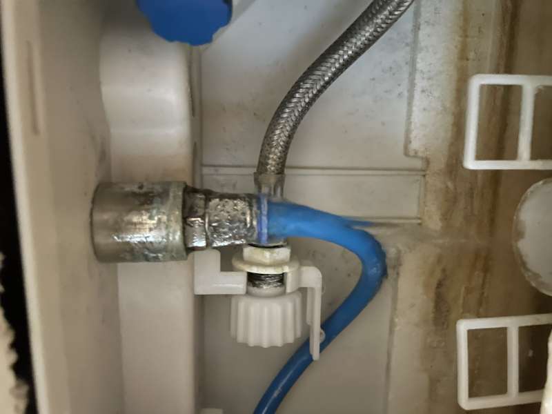 BAU.DE / BAU-Forum: 3. Bild zu Frage "Schlauchanschluss vom Dusch-WC" im BAU-Forum "Sanit&auml;r, Bad, Dusche, WC"