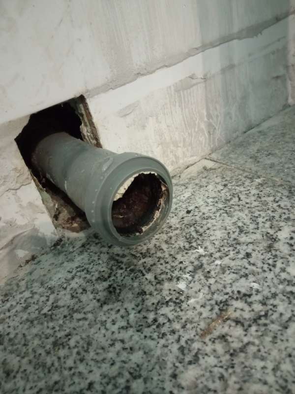 BAU.DE / BAU-Forum: 2. Bild zu Frage "Dusche ist undicht" im BAU-Forum "Sanit&auml;r, Bad, Dusche, WC"