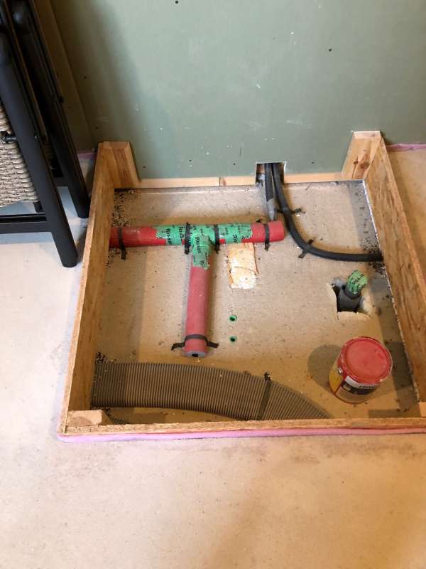 BAU.DE / BAU-Forum: 1. Bild zu Frage "Duschwanne in Wannentr&auml;ger oder auf Untergestell" im BAU-Forum "Sanit&auml;r, Bad, Dusche, WC"