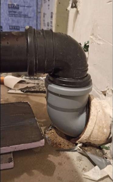 BAU.DE / BAU-Forum: 1. Bild zu Antwort "Neuer Stand" auf die Frage "Gussrohr WC-Abfluss verbinden: Adapter, Alternativen & Fachmann-Tipps f&uuml;r Altbau" im BAU-Forum "Sanit&auml;r, Bad, Dusche, WC"