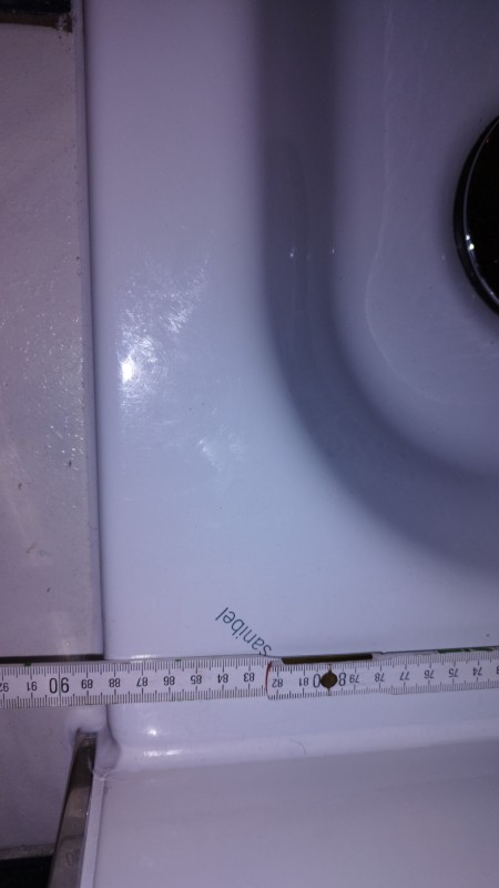 BAU.DE / BAU-Forum: 2. Bild zu Frage "Standart-Duschkanine passt nicht auf Standart-Duschwanne" im BAU-Forum "Sanit&auml;r, Bad, Dusche, WC"