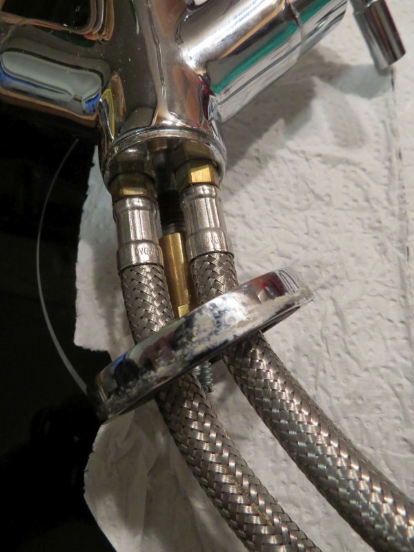 BAU.DE / BAU-Forum: 2. Bild zu Frage "R&uuml;ckfragen zum Einbau einer Hochdruck 2-Griff Sp&uuml;ltisch-Armatur in der K&uuml;che" im BAU-Forum "Sanit&auml;r, Bad, Dusche, WC"