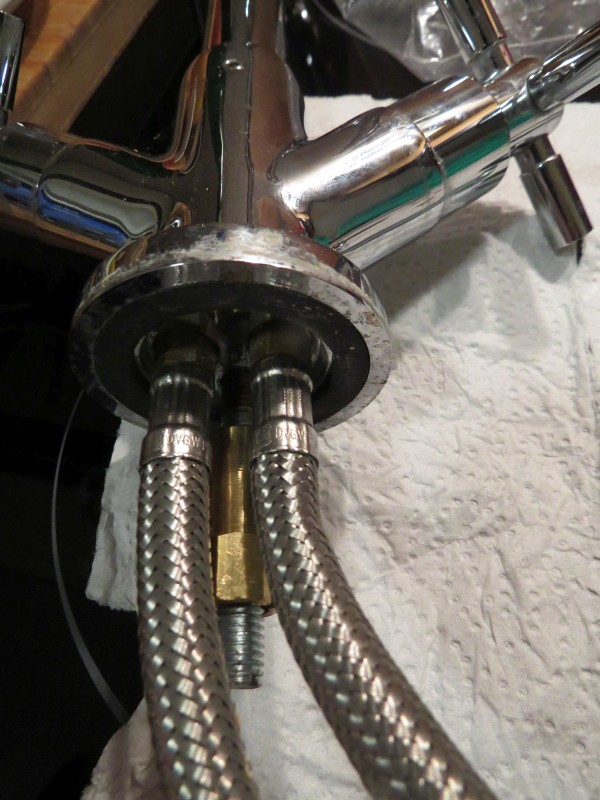 BAU.DE / BAU-Forum: 3. Bild zu Frage "R&uuml;ckfragen zum Einbau einer Hochdruck 2-Griff Sp&uuml;ltisch-Armatur in der K&uuml;che" im BAU-Forum "Sanit&auml;r, Bad, Dusche, WC"