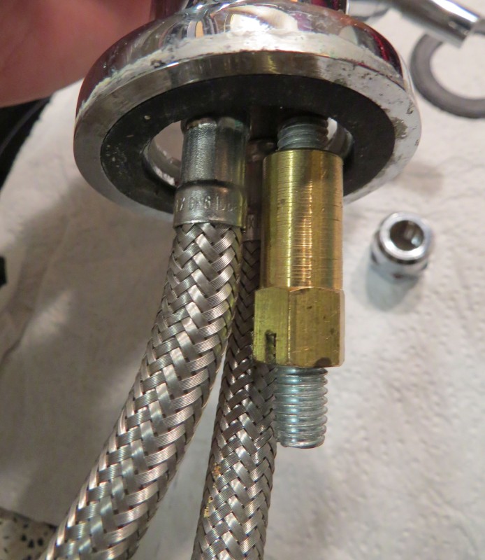 BAU.DE / BAU-Forum: 4. Bild zu Frage "R&uuml;ckfragen zum Einbau einer Hochdruck 2-Griff Sp&uuml;ltisch-Armatur in der K&uuml;che" im BAU-Forum "Sanit&auml;r, Bad, Dusche, WC"