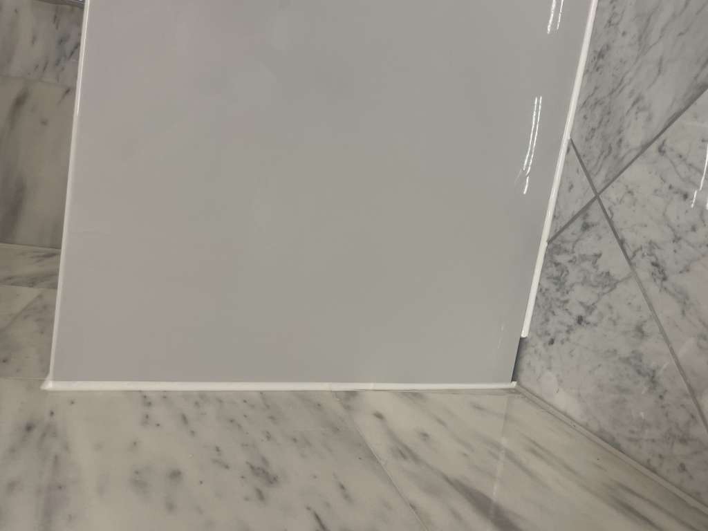 BAU.DE / BAU-Forum: 2. Bild zu Frage "Badewanne nicht komplett silikonieren: Wasserschadenrisiko, Abdichtung & Alternativen?" im BAU-Forum "Sanit&auml;r, Bad, Dusche, WC"