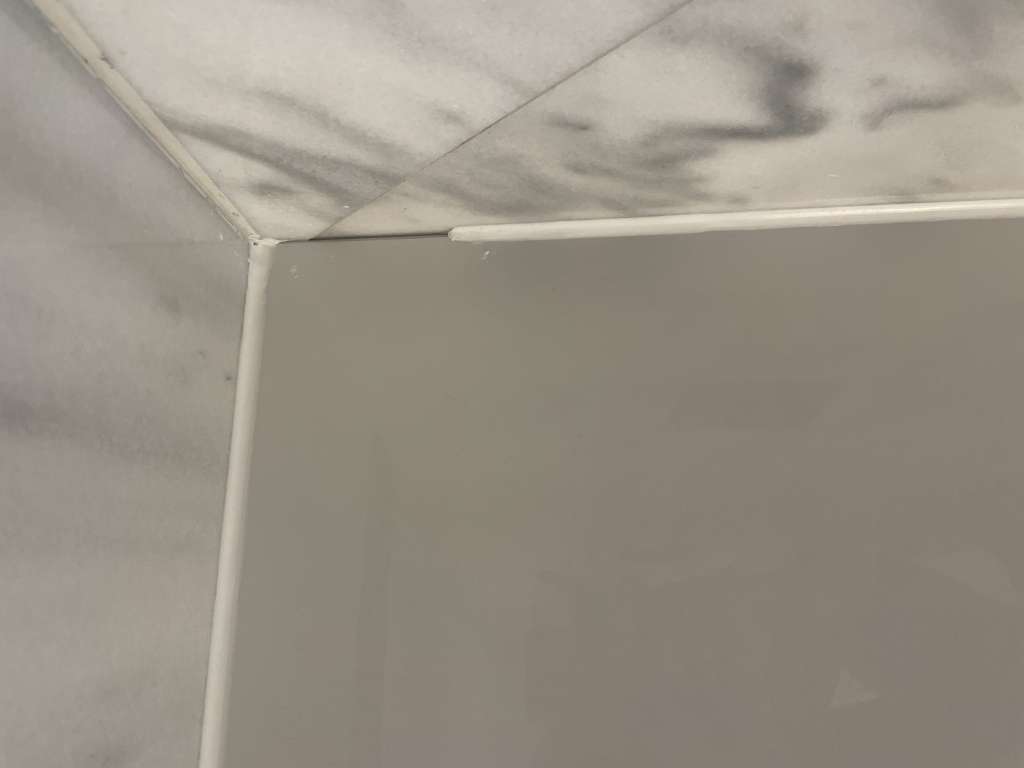 BAU.DE / BAU-Forum: 4. Bild zu Frage "Badewanne nicht komplett silikonieren: Wasserschadenrisiko, Abdichtung & Alternativen?" im BAU-Forum "Sanit&auml;r, Bad, Dusche, WC"