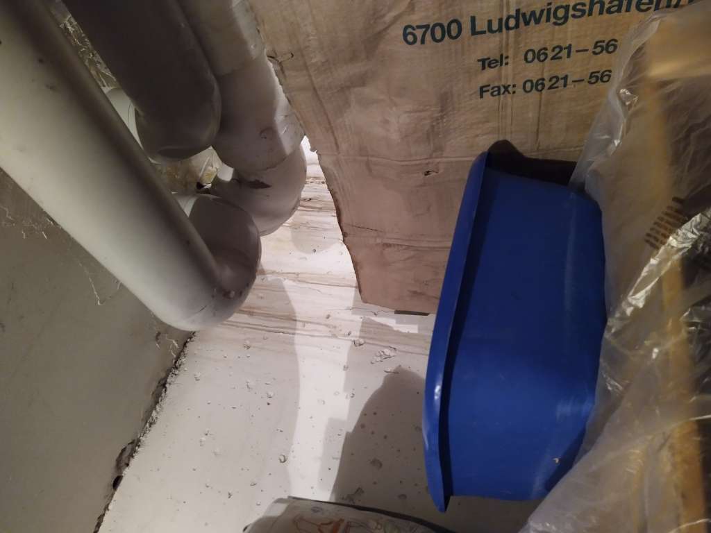 BAU.DE / BAU-Forum: 1. Bild zu Frage "Abwasserrohr undicht nach Rohrreinigung: Ursachen, Sofortma&szlig;nahmen & Versicherung?" im BAU-Forum "Sanit&auml;r, Bad, Dusche, WC"