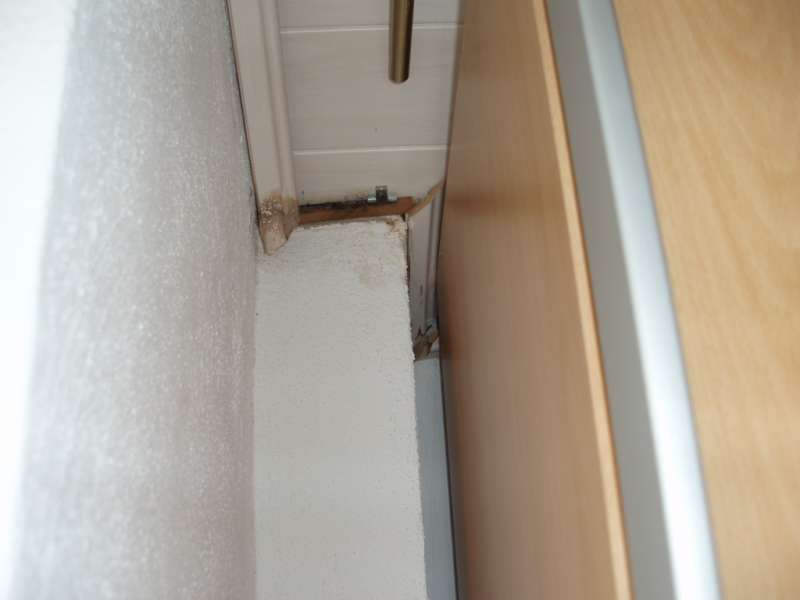 BAU.DE / BAU-Forum: 3. Bild zu Frage "Schwarze Verf&auml;rbung am Kamin der Brennwerttherme: Ursachen, Risiken & Sanierung?" im BAU-Forum "Modernisierung / Sanierung / Bausch&auml;den"