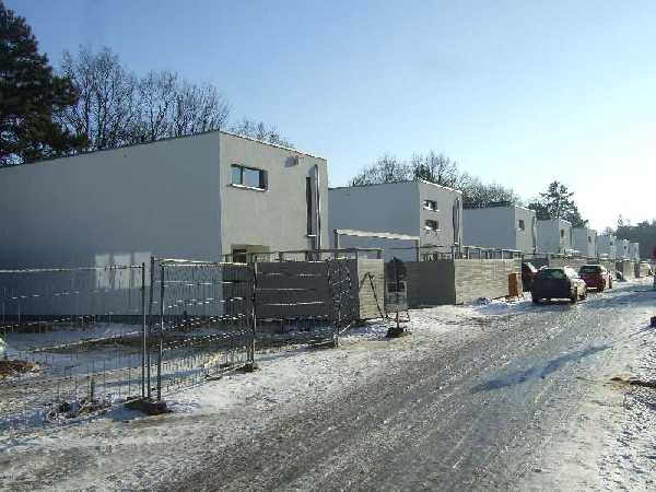 BAU.DE / BAU-Forum: 1. Bild zu Antwort "Neubaugebiete: Schöne Klinker vs. uniforme Putzfassaden" auf die Frage "Reihenendhaus sanieren: Welche Maßnahmen lohnen sich wirklich? Kosten, Dämmung & Heizung" im BAU-Forum "Modernisierung / Sanierung / Bauschäden" BAU.DE / BAU-Forum: 1. Bild zu Antwort "Neubaugebiete: Schöne Klinker vs. uniforme Putzfassaden" auf die Frage "Reihenendhaus sanieren: Welche Maßnahmen lohnen sich wirklich? Kosten, Dämmung & Heizung" im BAU-Forum "Modernisierung / Sanierung / Bauschäden"