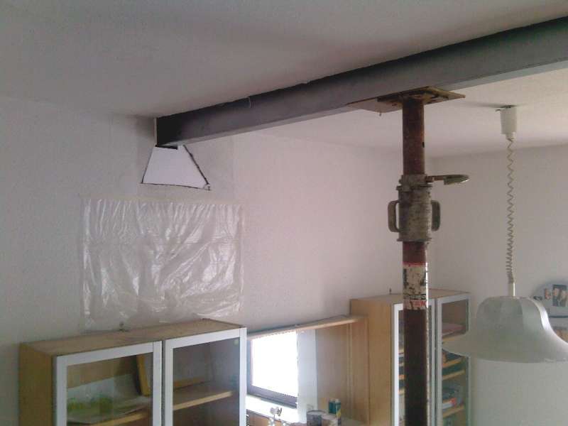 BAU.DE / BAU-Forum: 3. Bild zu Antwort "IPE 140: Bilder vom Einbau &ndash; Rostschutz & Betonierung" auf die Frage "Statik IPE 120 Tr&auml;ger f&uuml;r Holzbalkendecke: Tragkraft, Durchbiegung & Montage im Altbau?" im BAU-Forum "Modernisierung / Sanierung / Bausch&auml;den"