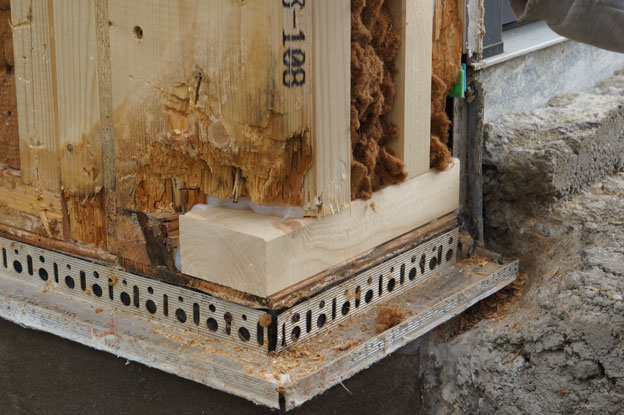 BAU.DE / BAU-Forum: 2. Bild zu Frage "Feuchteschaden durch Granitstufen: Ursachen, Sanierung & Wer haftet?" im BAU-Forum "Modernisierung / Sanierung / Bausch&auml;den"