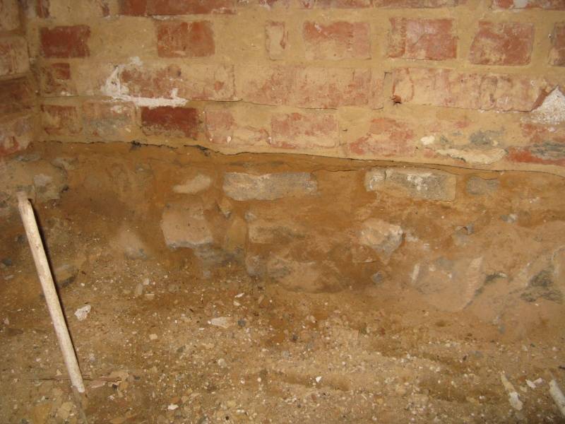 BAU.DE / BAU-Forum: 2. Bild zu Antwort "Horizontalsperre im Altbau: Erste Bilder und Einsch&auml;tzung" auf die Frage "Hausbau: Baujahr, Baum&auml;ngel & Sanierungskosten &ndash; Was tun bei Problemen?" im BAU-Forum "Modernisierung / Sanierung / Bausch&auml;den"