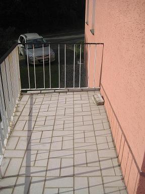 BAU.DE / BAU-Forum: 1. Bild zu Frage "Riss in Balkon-Kragplatte: Ursachen, Sanierung & Kosten f&uuml;r die Reparatur?" im BAU-Forum "Modernisierung / Sanierung / Bausch&auml;den"