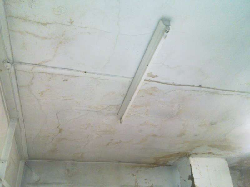 BAU.DE / BAU-Forum: 1. Bild zu Frage "Decke sanieren im Altbau: Aufbau, Kosten & Risiken bei Feuchtigkeitssch&auml;den?" im BAU-Forum "Modernisierung / Sanierung / Bausch&auml;den"