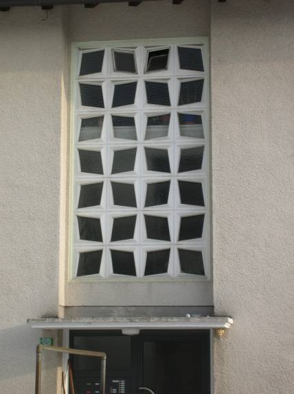 BAU.DE / BAU-Forum: 1. Bild zu Frage "Betonelemente durch Fenster ersetzen: Kosten, Nutzen & Risiken f&uuml;r WEG-Sanierung?" im BAU-Forum "Modernisierung / Sanierung / Bausch&auml;den"