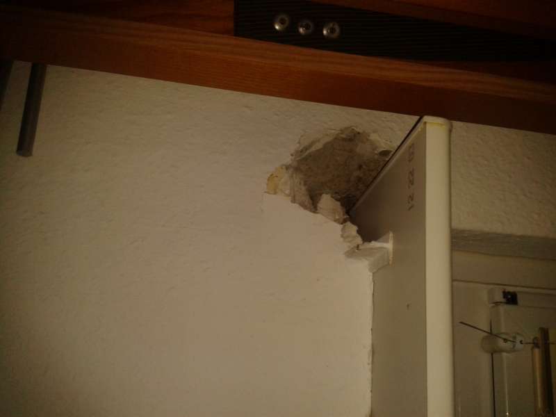 BAU.DE / BAU-Forum: 2. Bild zu Frage "WDVS Schaden: Gefahr durch Feuchtigkeit, Schimmel & Stabilit&auml;tsverlust? Ursachen & Sanierung" im BAU-Forum "Modernisierung / Sanierung / Bausch&auml;den"