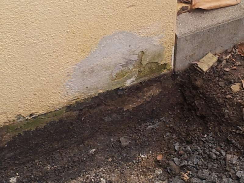 BAU.DE / BAU-Forum: 4. Bild zu Frage "Feuchtigkeitsschaden am Sockel beheben: Ursachen, Sanierung & Kosten im &Uuml;berblick?" im BAU-Forum "Modernisierung / Sanierung / Bausch&auml;den"
