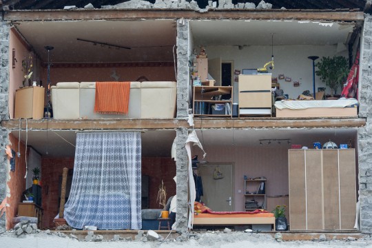 BAU.DE / BAU-Forum: 3. Bild zu Antwort "Deckenstabilit&auml;t: Tragende Wandbruch &ndash; Einsturzrisiko?" auf die Frage "Tragende Wand: Standsicherheit pr&uuml;fen & wiederherstellen &ndash; Ursachen, Risiken & Kosten?" im BAU-Forum "Modernisierung / Sanierung / Bausch&auml;den"