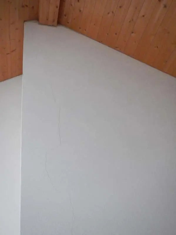 BAU.DE / BAU-Forum: 1. Bild zu Antwort "Mauerwerksrisse: Neubau-Anbau mit neuem Dach – Ursachensuche" auf die Frage "Risse im Mauerwerk durch Dachbalken: Ursachen, Risiken & Sanierungsmöglichkeiten?" im BAU-Forum "Modernisierung / Sanierung / Bauschäden" BAU.DE / BAU-Forum: 1. Bild zu Antwort "Mauerwerksrisse: Neubau-Anbau mit neuem Dach – Ursachensuche" auf die Frage "Risse im Mauerwerk durch Dachbalken: Ursachen, Risiken & Sanierungsmöglichkeiten?" im BAU-Forum "Modernisierung / Sanierung / Bauschäden"