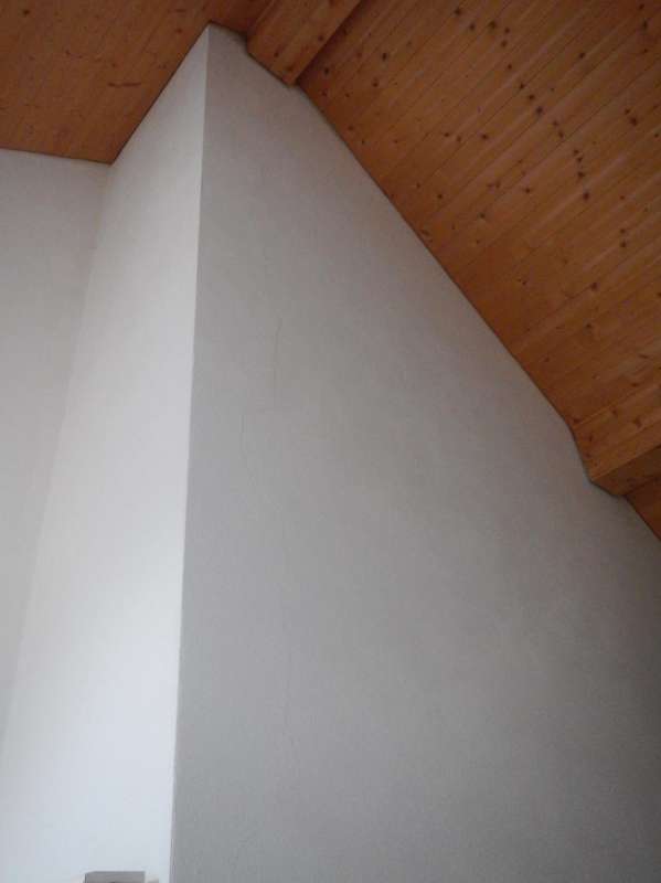 BAU.DE / BAU-Forum: 2. Bild zu Antwort "Mauerwerksrisse: Neubau-Anbau mit neuem Dach – Ursachensuche" auf die Frage "Risse im Mauerwerk durch Dachbalken: Ursachen, Risiken & Sanierungsmöglichkeiten?" im BAU-Forum "Modernisierung / Sanierung / Bauschäden" BAU.DE / BAU-Forum: 2. Bild zu Antwort "Mauerwerksrisse: Neubau-Anbau mit neuem Dach – Ursachensuche" auf die Frage "Risse im Mauerwerk durch Dachbalken: Ursachen, Risiken & Sanierungsmöglichkeiten?" im BAU-Forum "Modernisierung / Sanierung / Bauschäden"