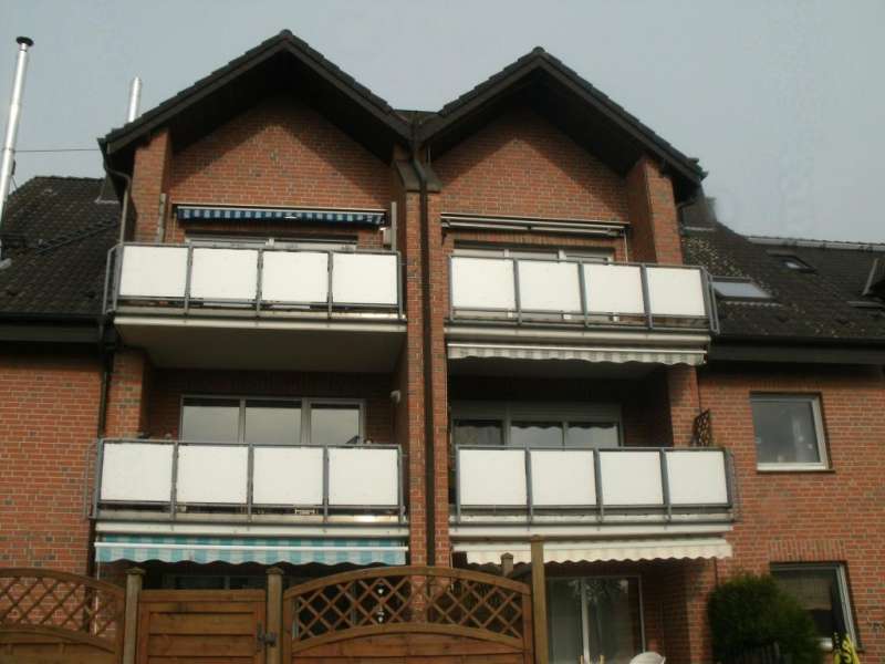 BAU.DE / BAU-Forum: 1. Bild zu Antwort "Klinkerfassade: Wassereintritt am Dach und Balkonabdichtung?" auf die Frage "Klinkerfassade Risse (Bj. 93): Ursachen, Sanierung & Kosten f&uuml;r die Reparatur?" im BAU-Forum "Modernisierung / Sanierung / Bausch&auml;den"