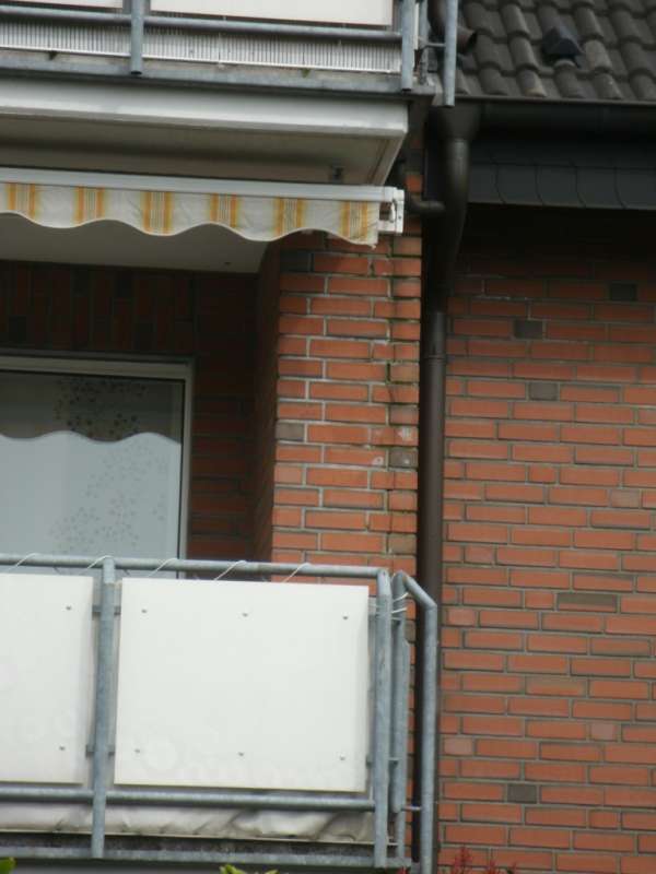 BAU.DE / BAU-Forum: 3. Bild zu Antwort "Klinkerfassade: Wassereintritt am Dach und Balkonabdichtung?" auf die Frage "Klinkerfassade Risse (Bj. 93): Ursachen, Sanierung & Kosten f&uuml;r die Reparatur?" im BAU-Forum "Modernisierung / Sanierung / Bausch&auml;den"